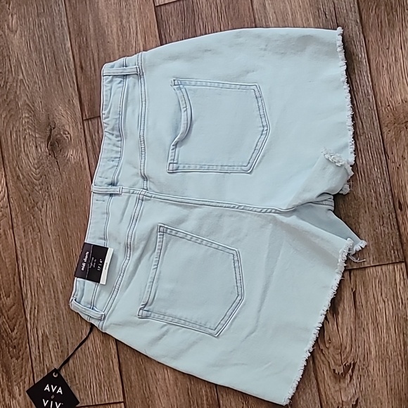 Ava & Viv Light Wash Midi Shorts Woman Size 17 - Picture 2 of 7